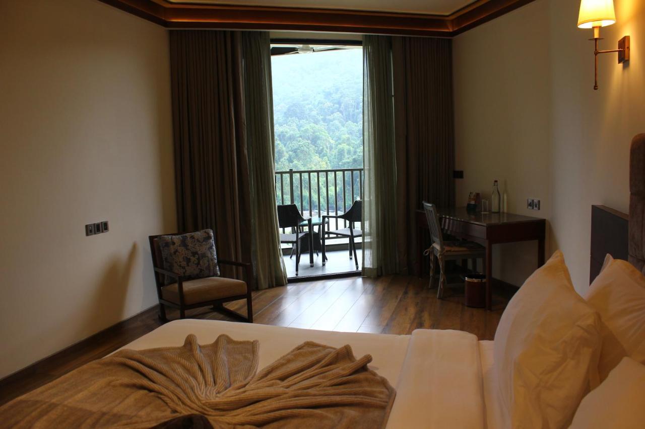 Niraamaya Retreats Samroha Athirappilly Exterior foto