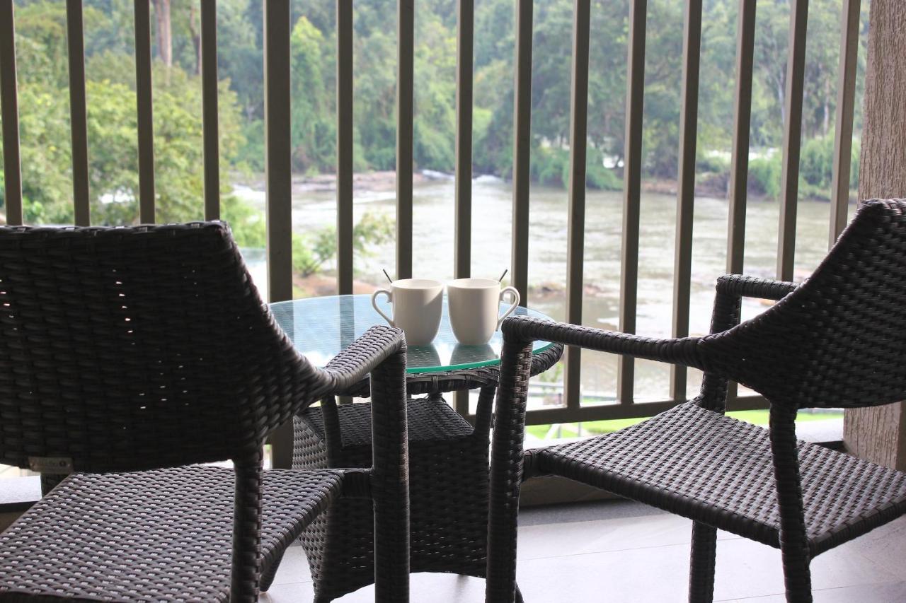 Niraamaya Retreats Samroha Athirappilly Exterior foto