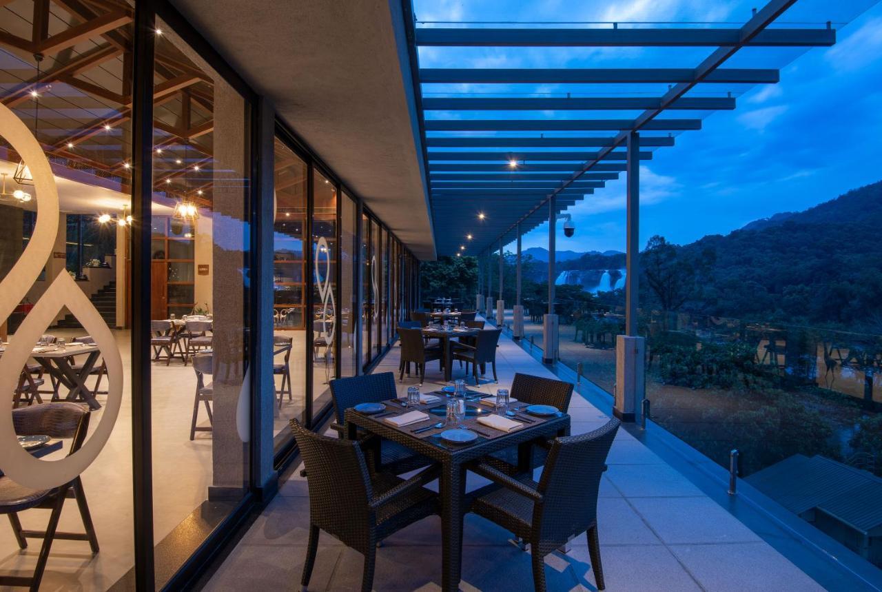 Niraamaya Retreats Samroha Athirappilly Exterior foto